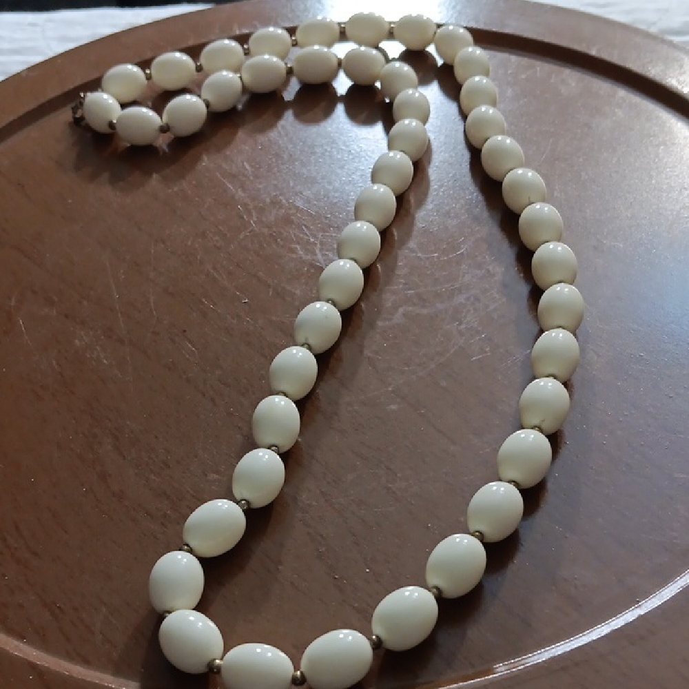 Elegant Cream Acrylic Necklace